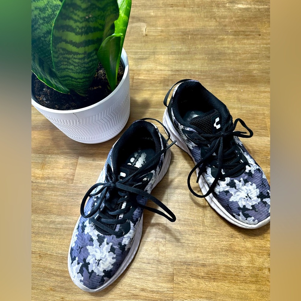 Chariot Light Walking Women’s Tennis Shoes